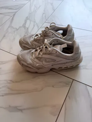 Nike Air Shoes. White size 8.5 thumbnail 3