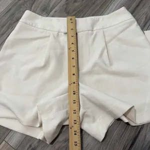 A New Day Women’s Shorts 6 White/ Ivory Stretch High Rise Dress Shorts NWT thumbnail 8