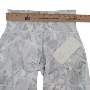 NWT sz 8 Lululemon Train Times Short 6" Jasmine White Multi / White size 8 thumbnail 8