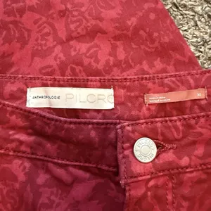Anthropologie‎ Pilcro Denim High Rise Legging Sz 30 Red Floral Holiday Night Out thumbnail 2