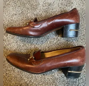 Gucci Heels Are Vintage leather brown in color.. needs a good polish. In great condition no Flaws. thumbnail 8