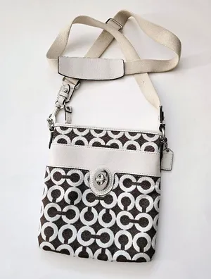 Coach Signature Swing Pack Style 43466 Crossbody thumbnail 3