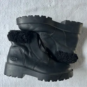 UGG Czeriesa Women's Black Boots thumbnail 1