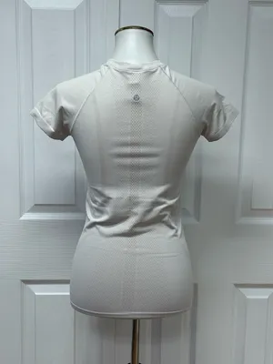 Lululemon Swiftly Tech‎ Short Sleeve Shirt - Size 6. thumbnail 3