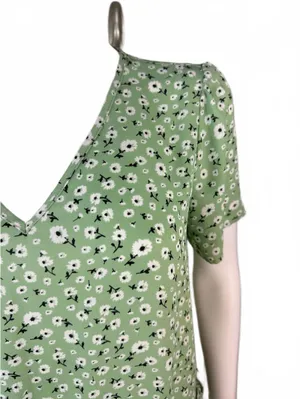 Beautiful Women’s Top Size M Green Size M thumbnail 5