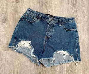 Hollister Curvy High-Rise Mom Shorts thumbnail 1