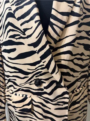 Zara Zebra Print Satiny Double breasted Blazer Size Small.EUC thumbnail 10