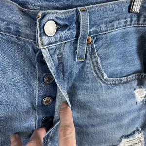Levi's Women's 501 Light Wash Button Fly Distressed‎ Jean Shorts Sz 28 Boho thumbnail 3