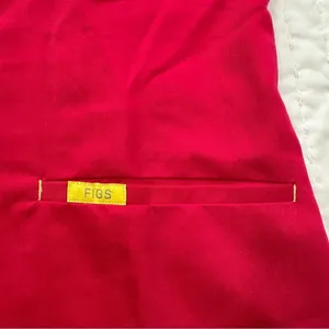 Figs Scrub Top Women’s XS Stretch Pockets Pink/Red Medical Wear thumbnail 7