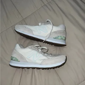 women’s New Balance tennis shoes thumbnail 6