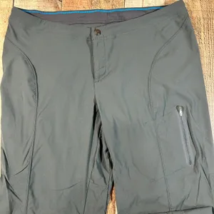 Columbia Gray Nylon Omni-Shield Hiking Pants Straight Leg Cargo Outdoor Size 14 thumbnail 3