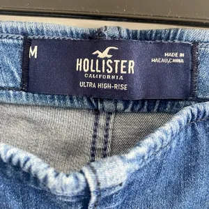 Hollister // ultra high rise bell bottoms thumbnail 2