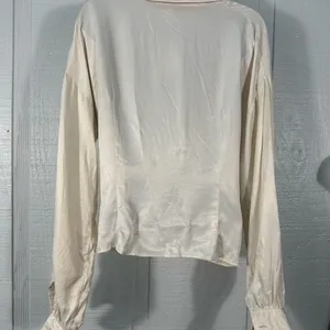 Topshop Knot Front Ivory Satin Long Sleeve V Neck Top Size 4 NWT thumbnail 8