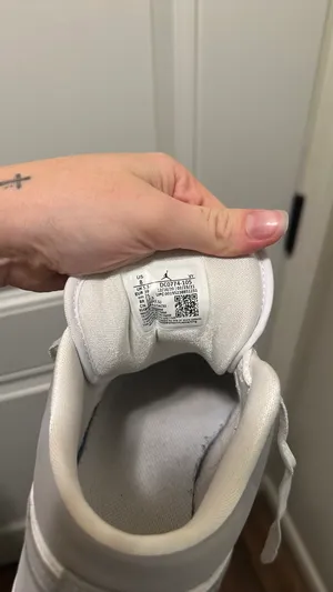 Nike Air Jordan 1 Wolf Gray thumbnail 8