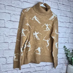 CeCe Ski Sweater Womens Small Camel Tan Turtleneck Skier Graphic Knit Apres Cozy thumbnail 2