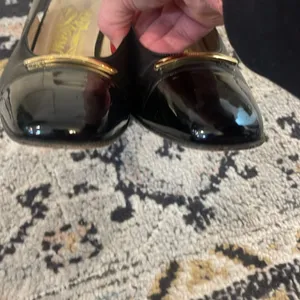 Salvatore Ferragamo EVUC Black Pantent Pumps Gold Emblem 8.5 *Read description thumbnail 6