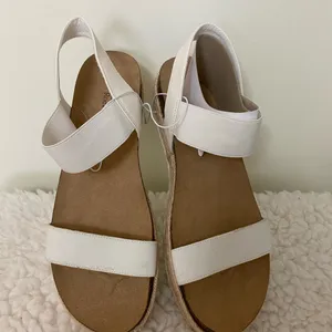 Ophelia Roe Sandal Kimmie White size 11 M NEW. Sandal 2” wedge thumbnail 7