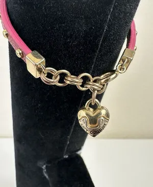 Y2K‎ Vtg Juicy Couture Puff Heart Gold Tone w/Fuchsia Leather Band Bracelet 7" thumbnail 1