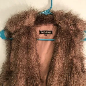 Wallflower brown fur vest size medium! thumbnail 3