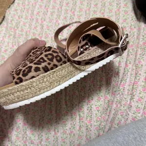 Soda Leopard print sandals thumbnail 3