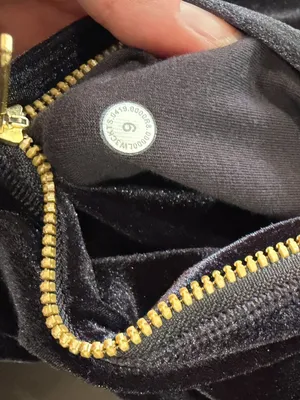 LULULEMON Velvet Set Define Gold Zip Up Jacket Size 6 & Leggings Size 2 Black thumbnail 9