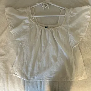 Old Navy Square Neck Flutter Sleeve size M thumbnail 2