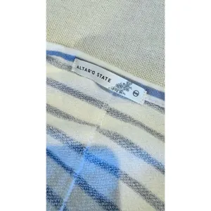 altar'd state Sylvie V Neck Crop Striped Blue& White Women’s Xxs Relaxed Xxs thumbnail 5