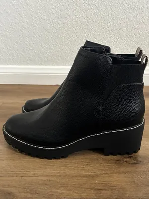 Universal Thread NWT Taci Chelsea Ankle Boots Jet Black Lug Sole Booties 9.5 thumbnail 3