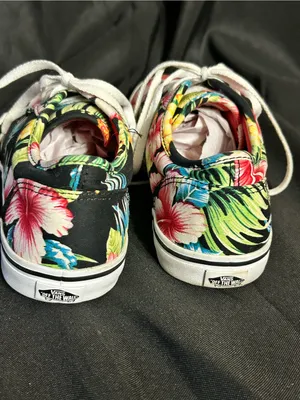 Vans Women's Black Hawaiian Floral Lace-Up Canvas Sneakers 6.5 thumbnail 4