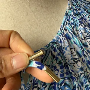 Lilly Pulitzer Blue and White Patterned Blouse Size Medium Bell Sleeves Rayon thumbnail 5