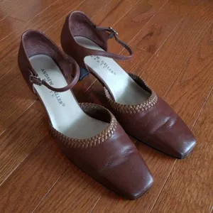 Andrew Geller Magic Heels Brown Ankle Strap Heels - Size 6 thumbnail 2