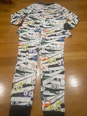 HYDE and EEK women’s Halloween pajamas set size medium. White thumbnail 4