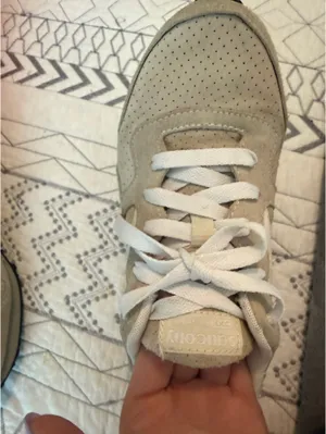 Saucony beige shoes  thumbnail 3