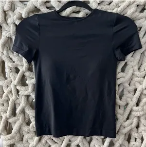 Skims Soft Smoothing (G20) Seamless T-Shirt Molded Cup - Eclipse Large thumbnail 1