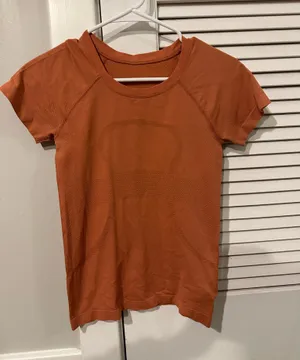 Lululemon top thumbnail 1