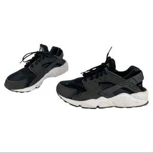 Nike Air Huarache Womens Black Sneakers Sz 8.5 thumbnail 3