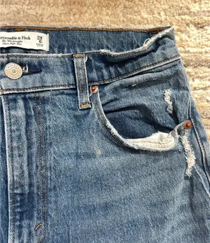Abercrombie Ultra High-Rise Jeans 90s Straight Curve Love thumbnail 3