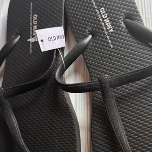 Old Navy Black Slim T Strap Flip Flops Low Heel Casual Style Sandals Sz 7 NWT thumbnail 5