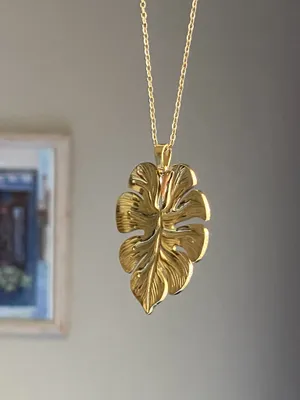 Handmade fully gold tone stainless steel boho fairy monstera plant necklace🌿 thumbnail 9