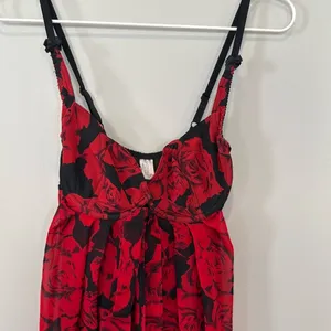 Victoria's Secret Black & Red Vintage with Floral Pattern Dress Size XS 2148 thumbnail 2