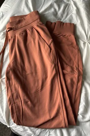 Lululemon joggers  thumbnail 1