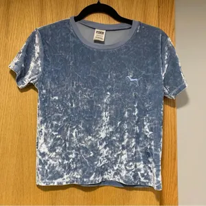 Pink Victoria's Secret Cropped Tee Shirt in Blue Crushed Velvet - Size XS thumbnail 1