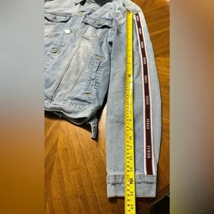 Guess Women’s Size Large Boyfriend Denim Jean Jacket With Logo Stripe Sleeves thumbnail 4