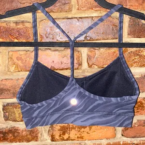 Lululemon Athletica Le Tigre Camo Deep Coal Multi Lululemon Flow Y Bra Women's 4 thumbnail 1