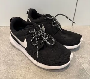 Nike Black and White Lace-Up Sneakers thumbnail 1