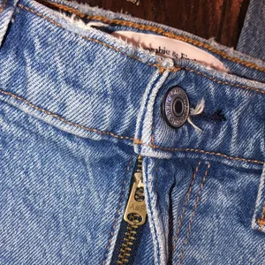 ABERCROMBIE & FITCH the 90’s straight ultra high rise jeans size 0/25 thumbnail 4