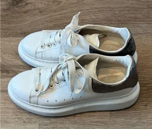 Sneakers thumbnail 1