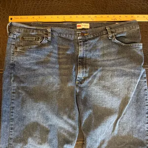 Wrangler Relaxed Fit Jeans Men’s Size 42x30 Blue Denim thumbnail 2