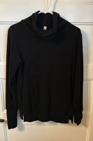 Alo yoga pullover  thumbnail 1