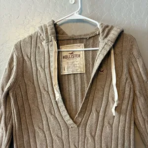 Hollister Y2K beige cable knit hooded deep v-neck rabbit hair sweater large thumbnail 2